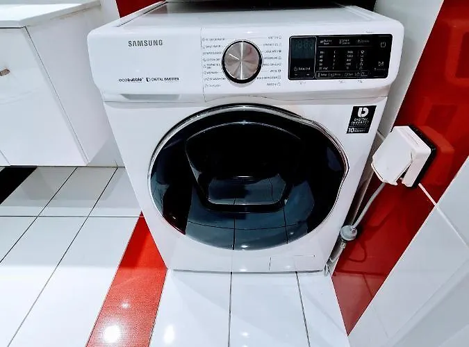 Hidden Lights Deluxe Ayía Nápa