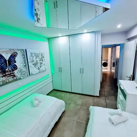 Hidden Lights Deluxe Apartment *