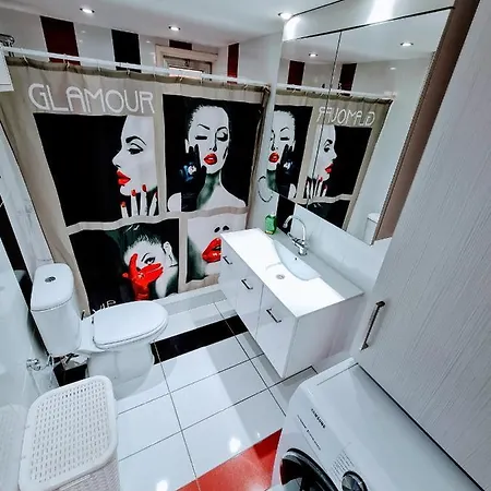 Hidden Lights Deluxe Apartment *