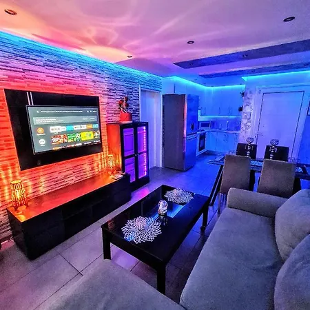 Hidden Lights Deluxe Apartment *