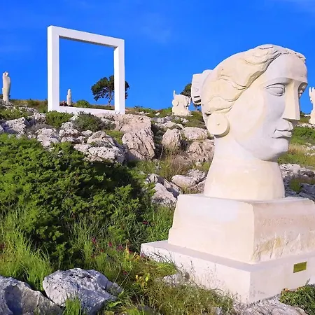 Hidden Lights Deluxe Apartment