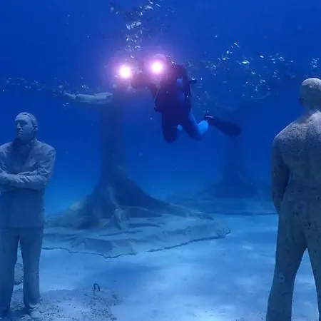 Hidden Lights Deluxe Apartment *